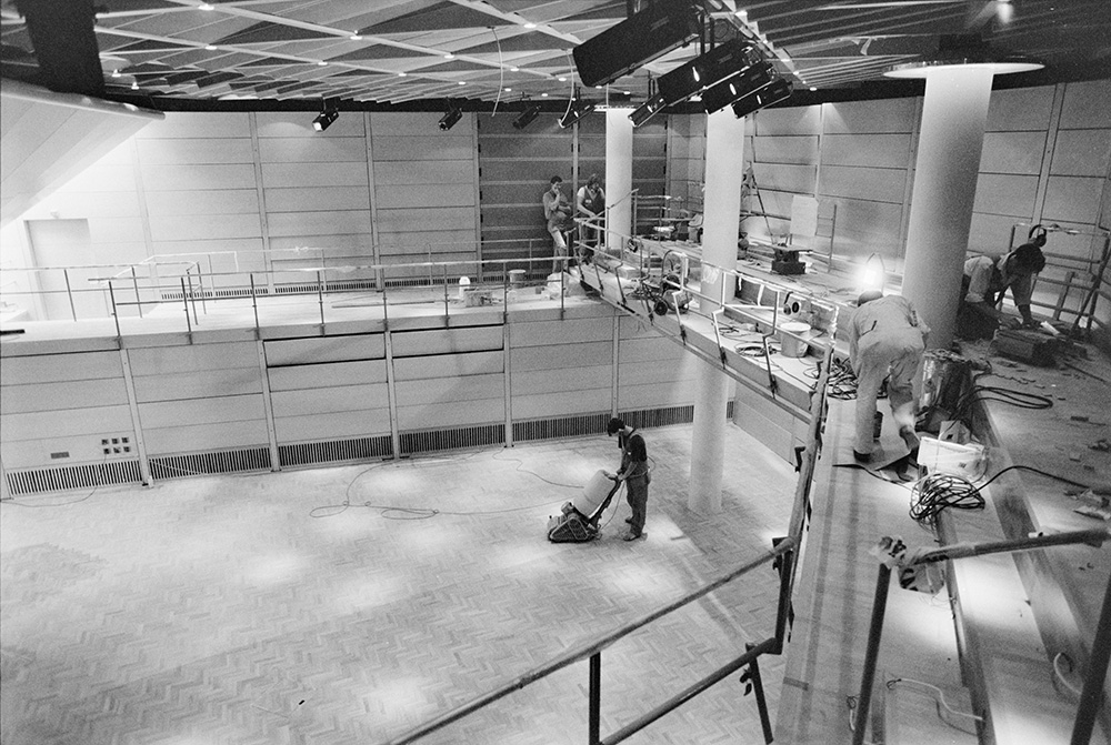 A new quiet chamber music hall is built at the Sibelius Academy in August 1991. The training rooms added in 1962 were dismantled to make way for the new hall. 