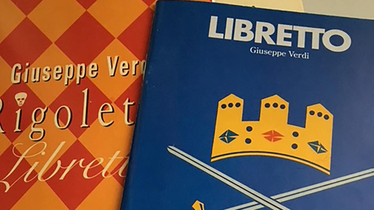 Kahden librettovihkon kannet.