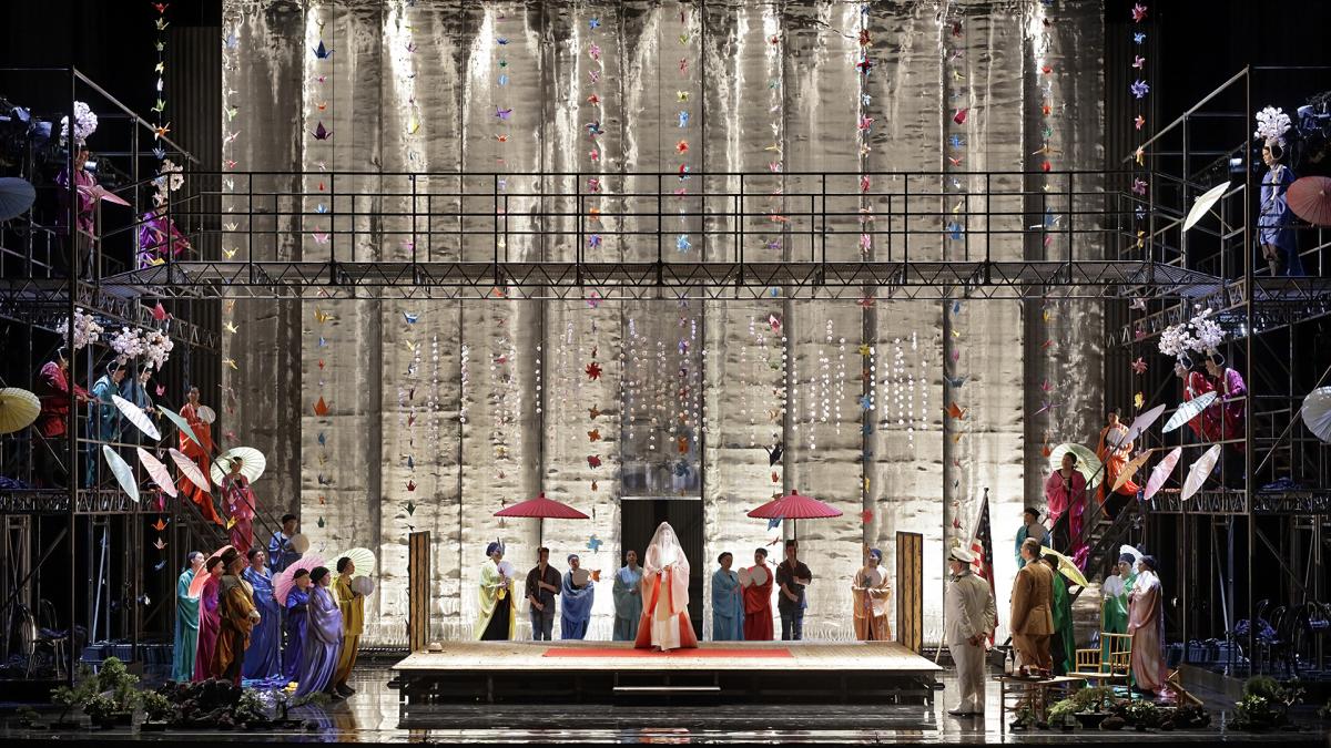 Kuva Madama Butterfly -oopperan esityksestä.