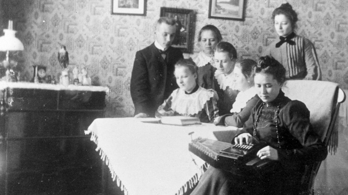 Sitran soittaja 1900-luvun alusta.