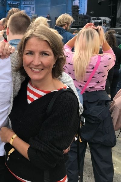 Maija Kühn hymyilee kameralle.