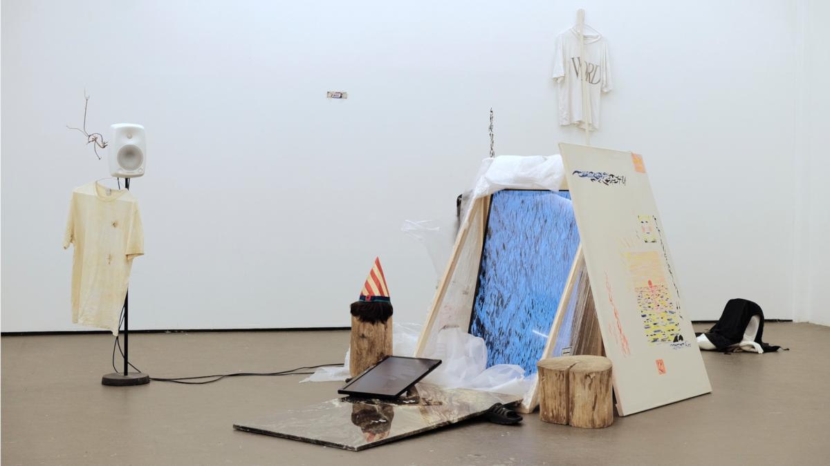 Hellivä kone installaatio galleria Sinnessä.